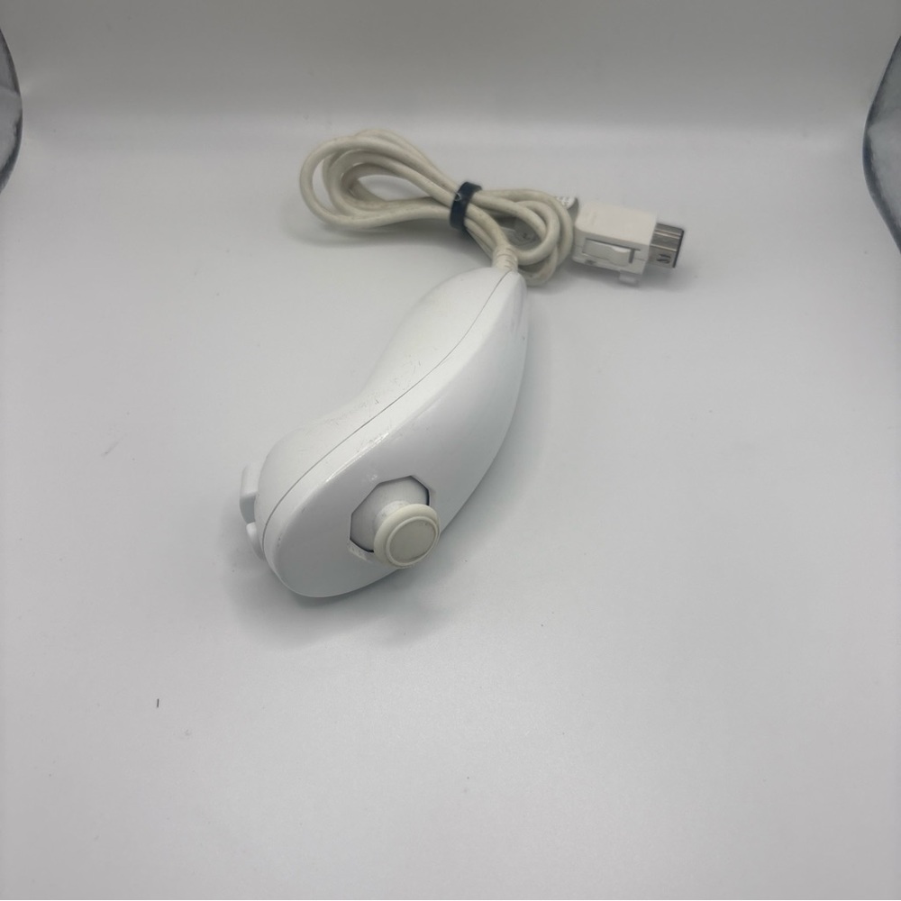 OEM White Nunchuck Controller NINTENDO WII  Genuine Official RVL-004 - TESTED!!!